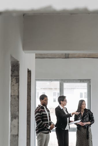 agent guiding property viewing